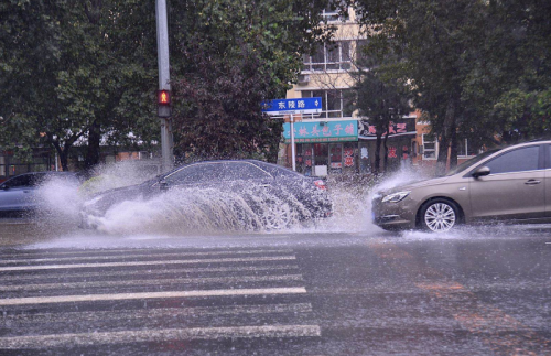 广西钦州等地今晚有大到暴雨+短时雷暴大风，明天7市有大到暴雨_特微天气网